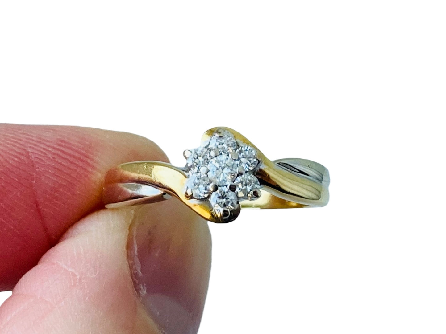 18ct Gold Diamond Daisy Ring