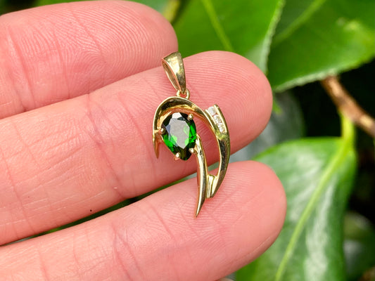 9ct Gold Diopside & Diamond Pendant