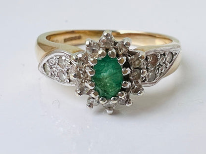 Vintage 9ct Gold Emerald & Diamond Ring