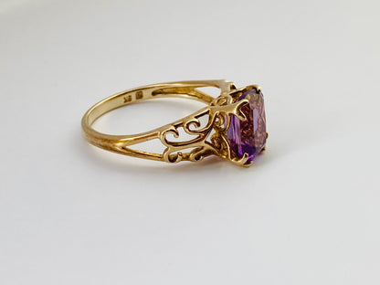 9ct Gold Amethyst Ring