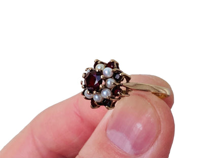 Vintage 9ct Gold Garnet & Pearl Ring