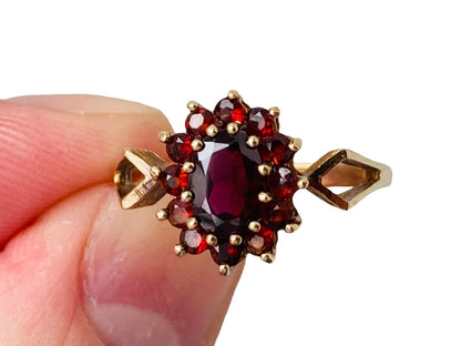 Vintage 9ct Gold Garnet Ring