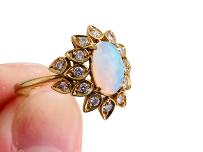 Vintage 18ct Gold Opal & Diamond Ring
