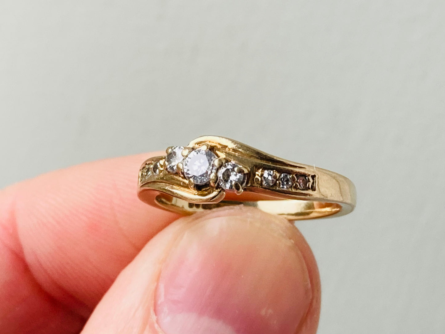 9ct Gold Diamond Ring