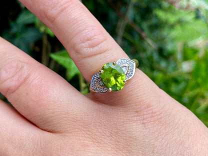 9ct Gold Peridot & Diamond Ring