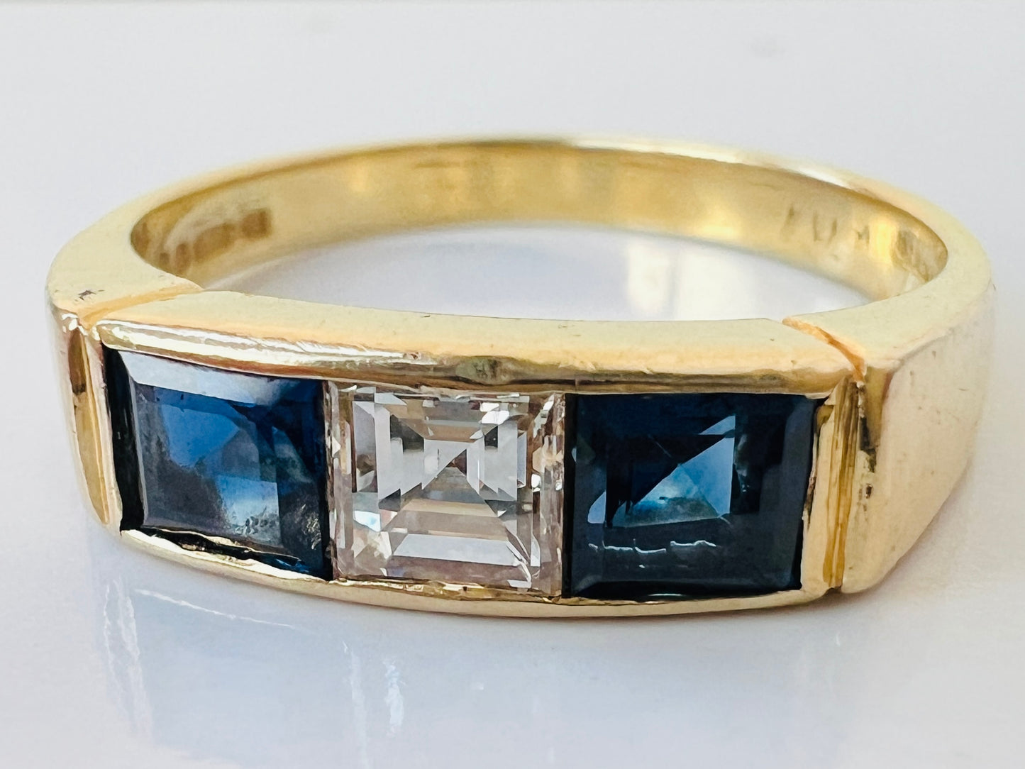 Vintage 18ct Gold Sapphire & Diamond Ring