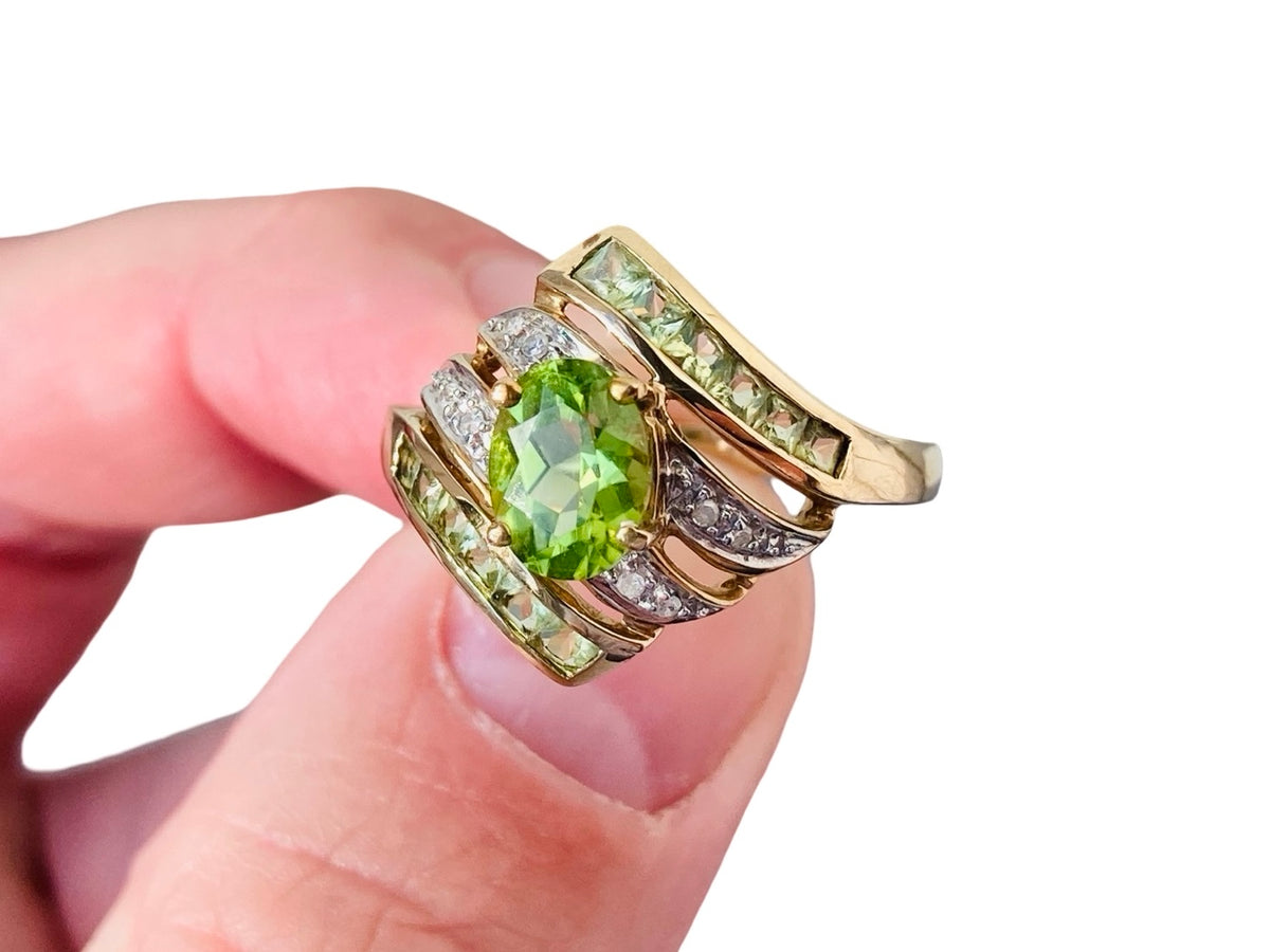 9ct Gold Peridot & Diamond Ring