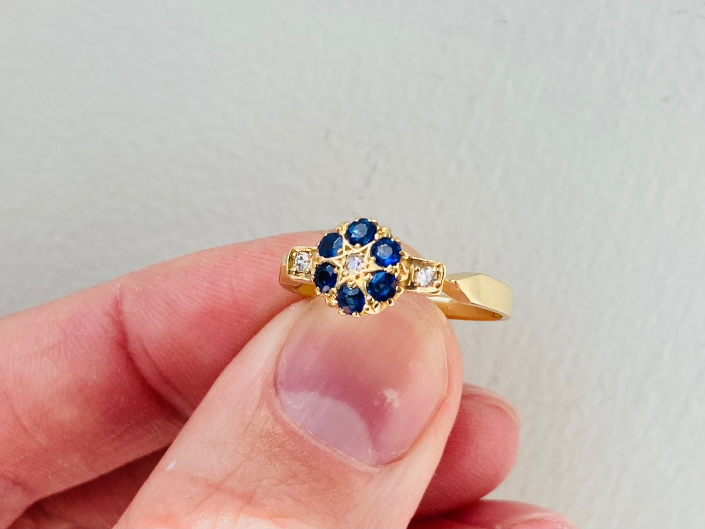 Antique 18ct Gold Sapphire & Diamond Ring