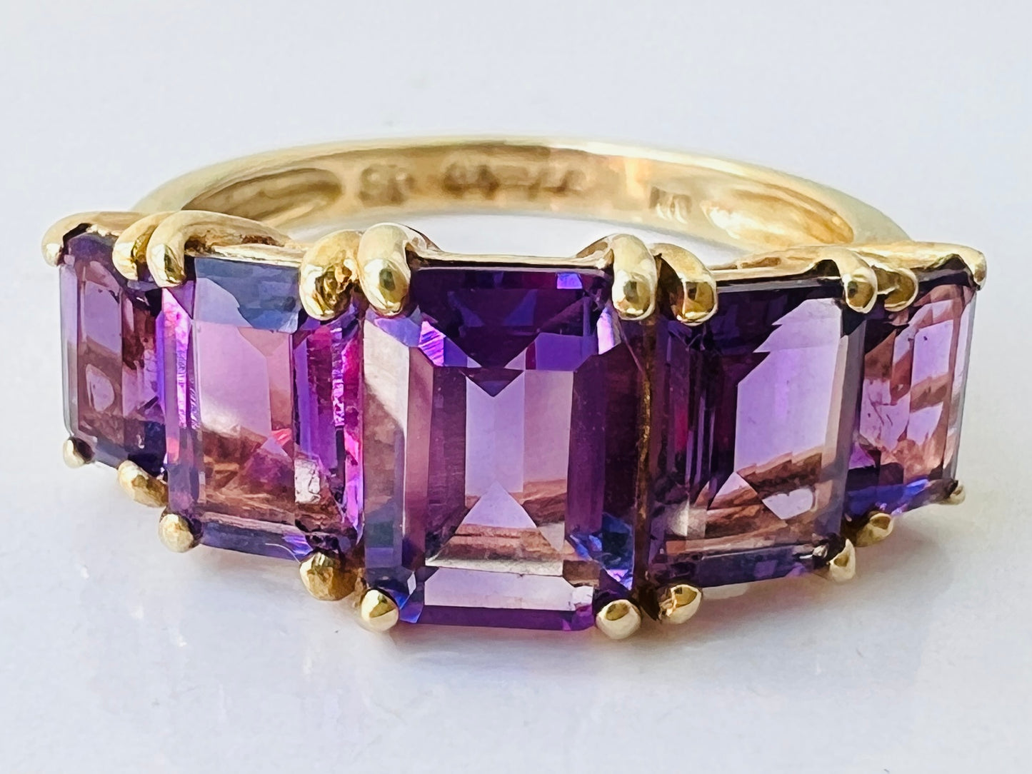 9ct Gold Amethyst Ring