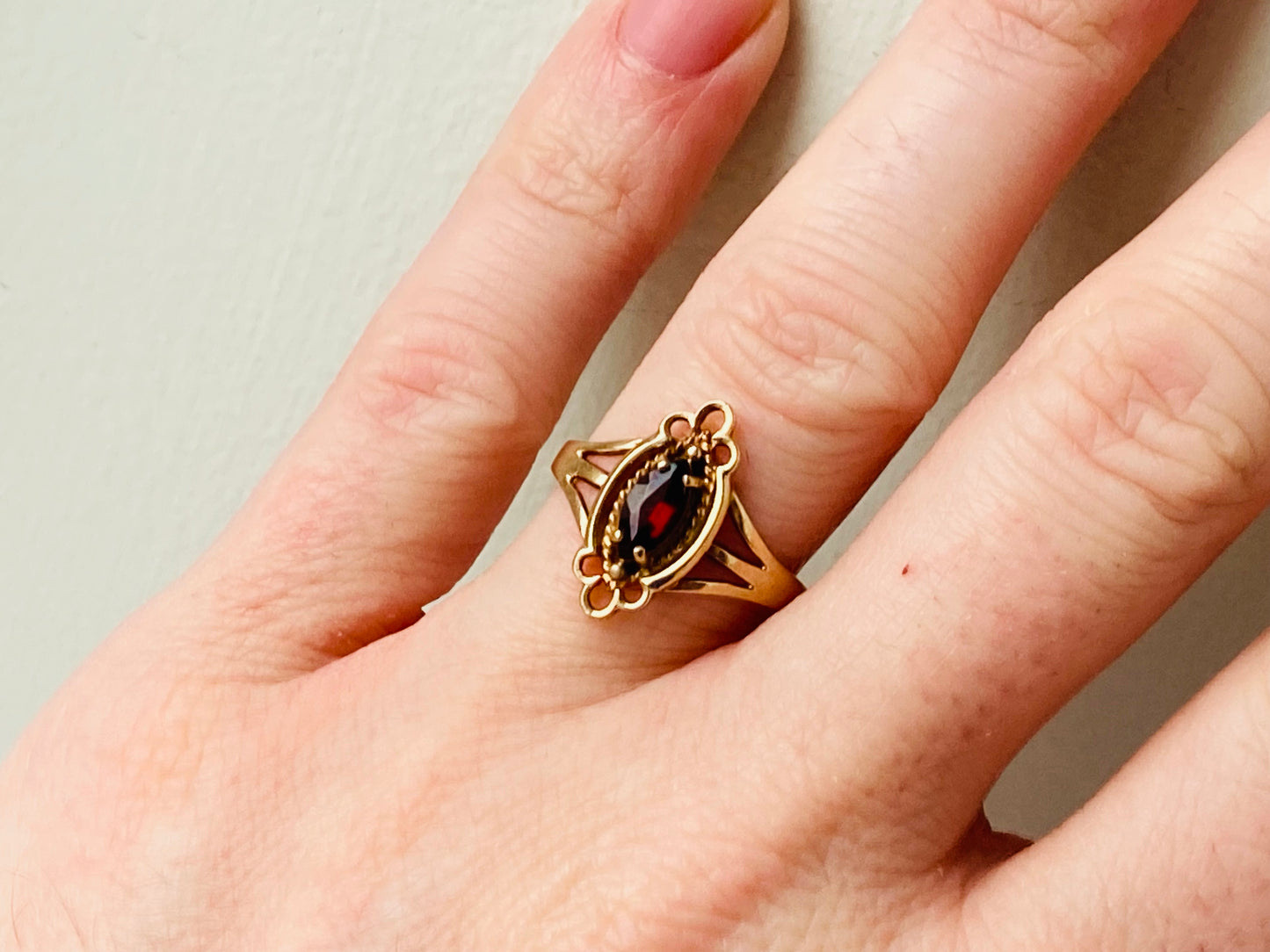 9ct Gold Garnet Ring