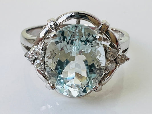 9ct Gold Aquamarine & Diamond Ring