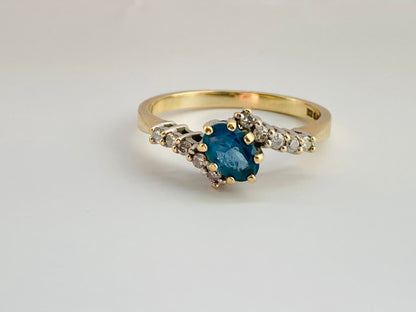 Vintage 9ct Gold Topaz & Diamond Ring