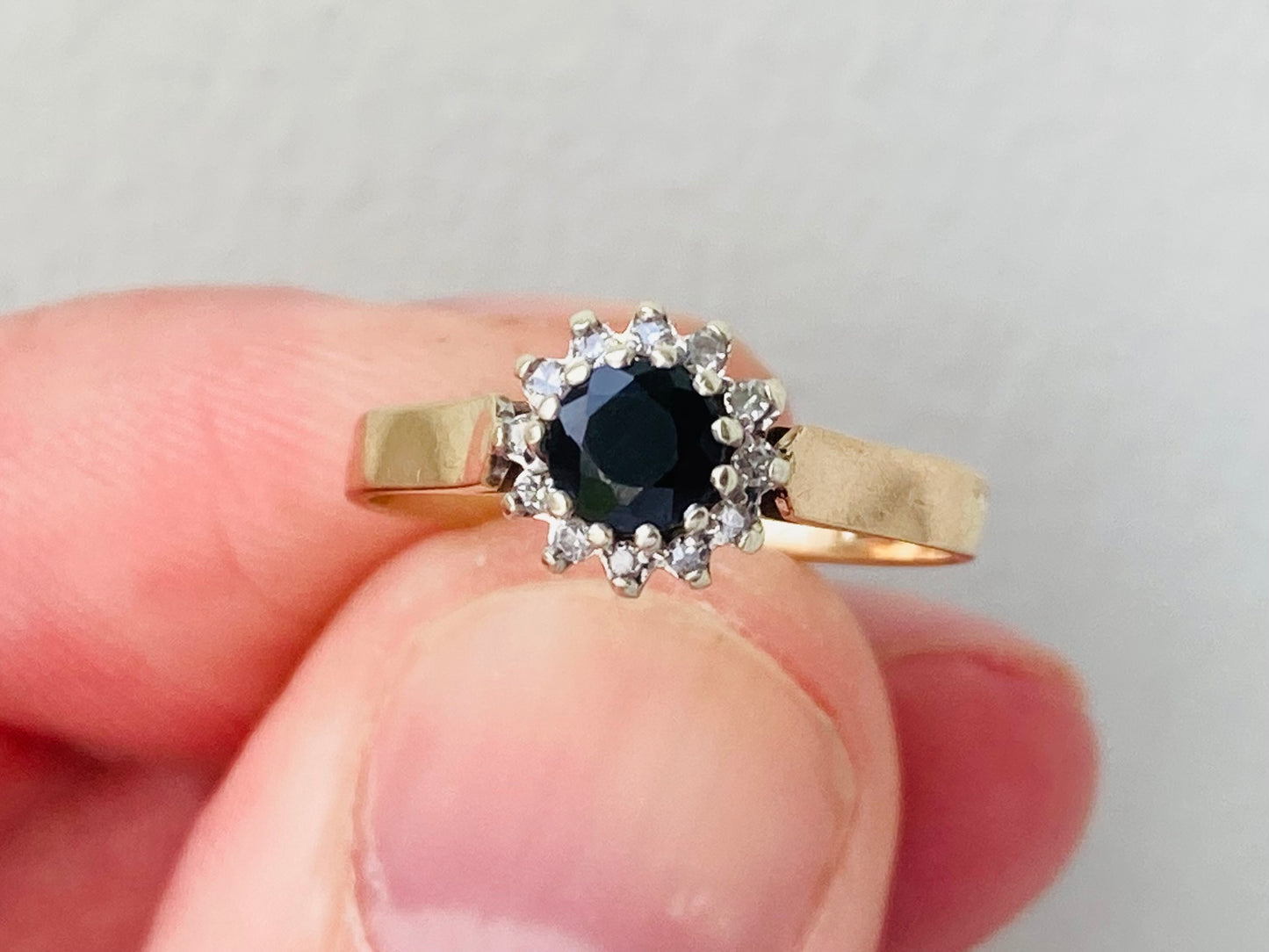 Vintage 9ct Gold Sapphire & Diamond Cluster Ring