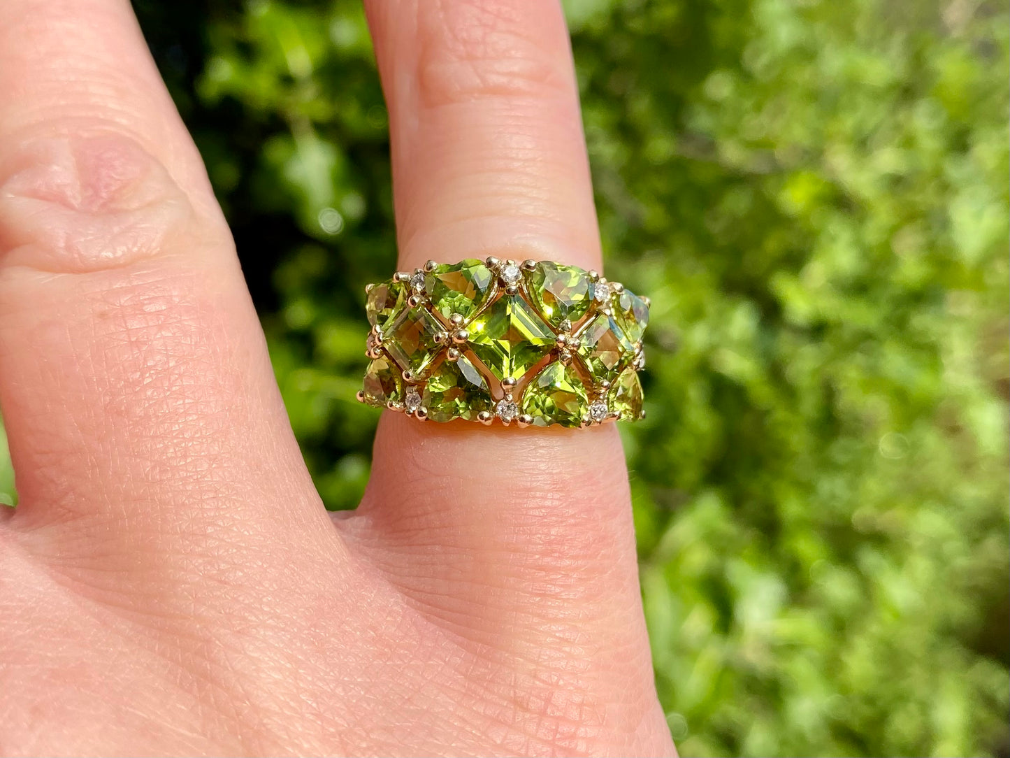 9ct Gold Peridot & Diamond Ring