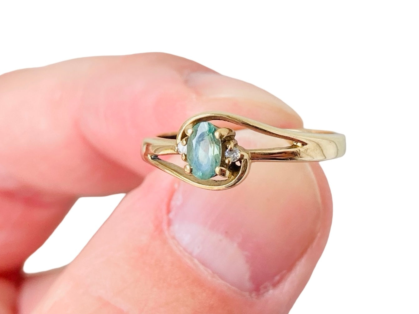 9ct Gold Green Sapphire & Diamond Ring