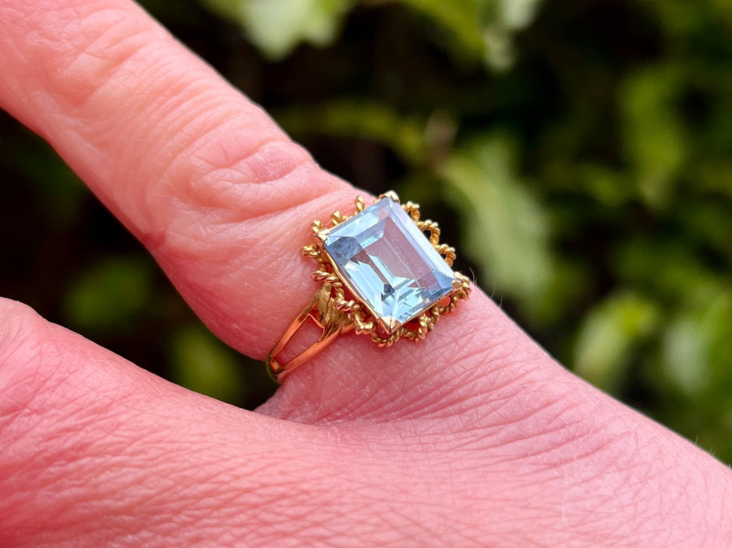 Vintage 18ct Gold Aquamarine Ring
