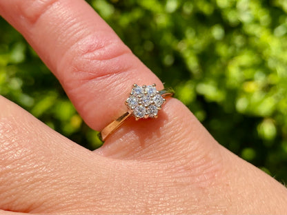 9ct Gold 0.33ct Diamond Daisy Ring