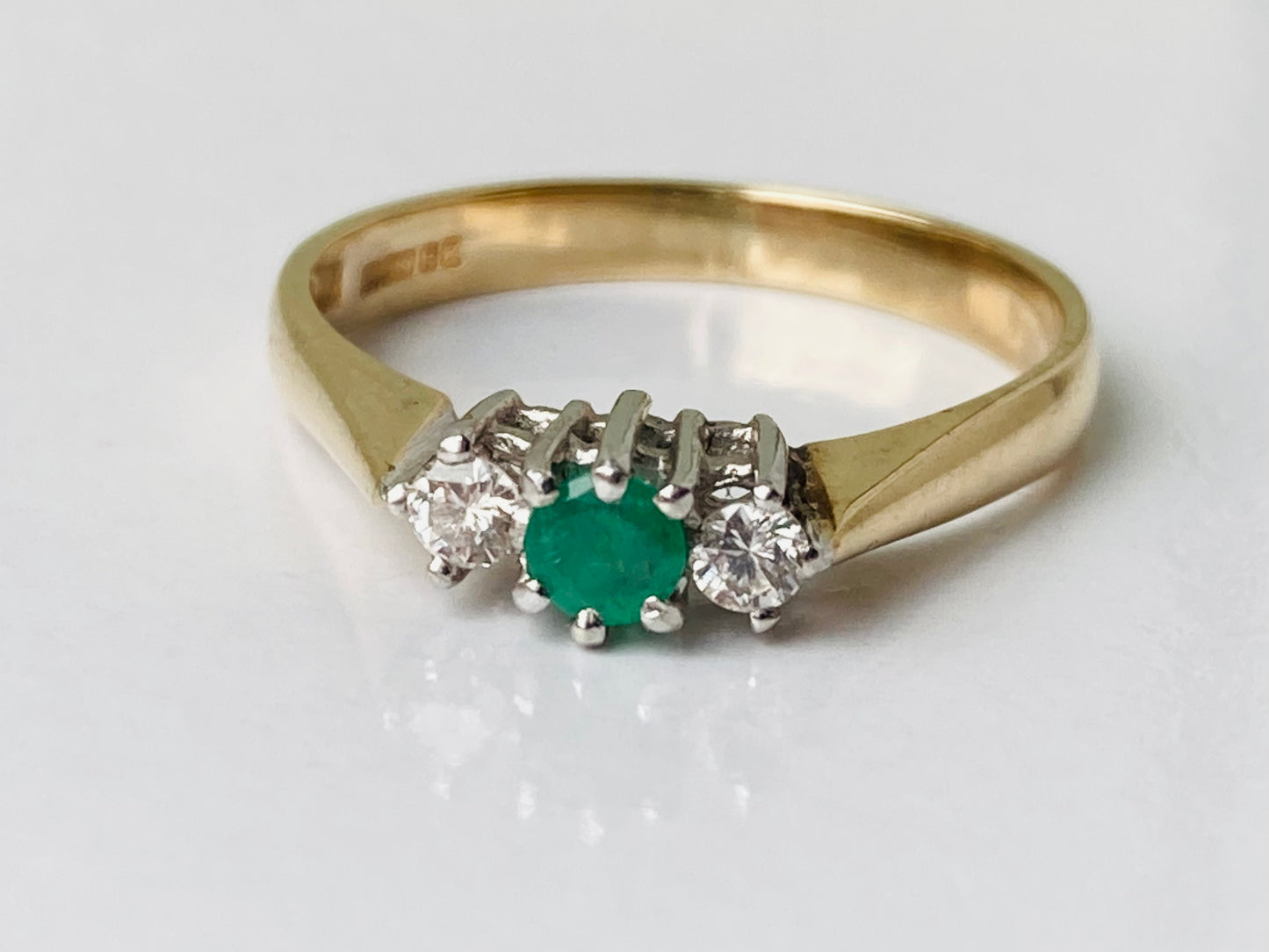 Vintage 9ct Gold Emerald & Diamond Ring