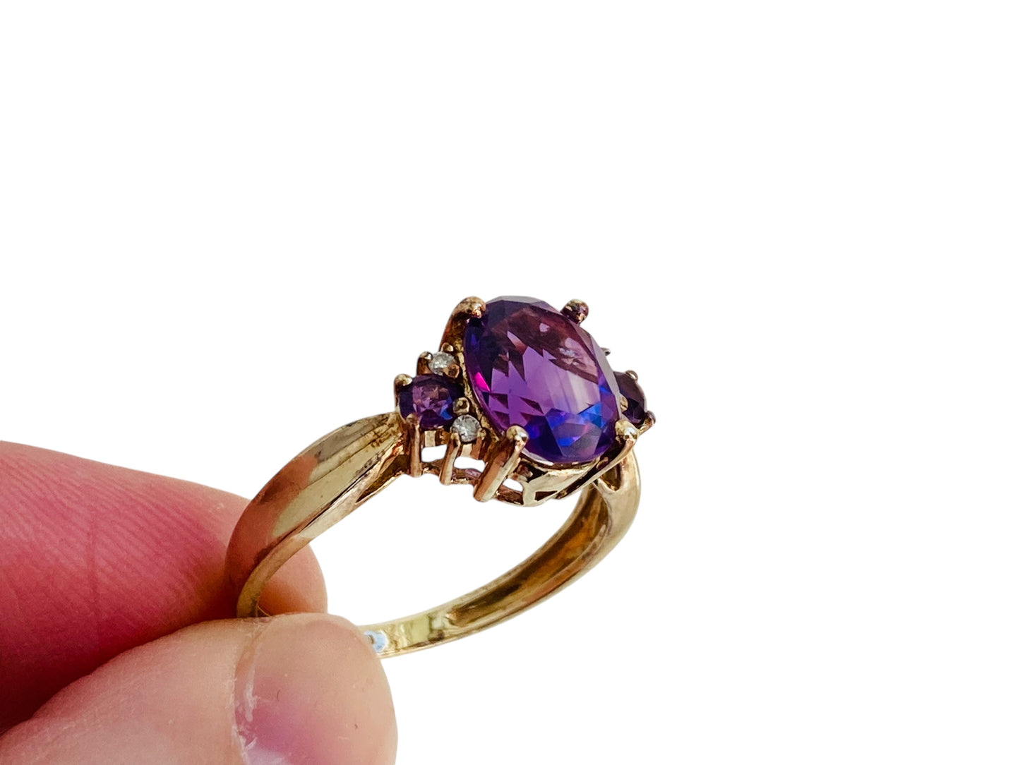 9ct Gold Amethyst & Diamond Ring