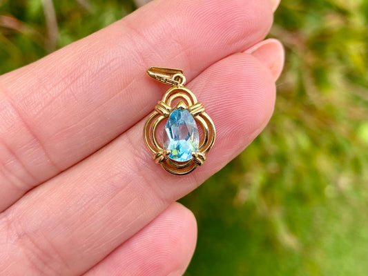 9ct Gold Topaz Pendant