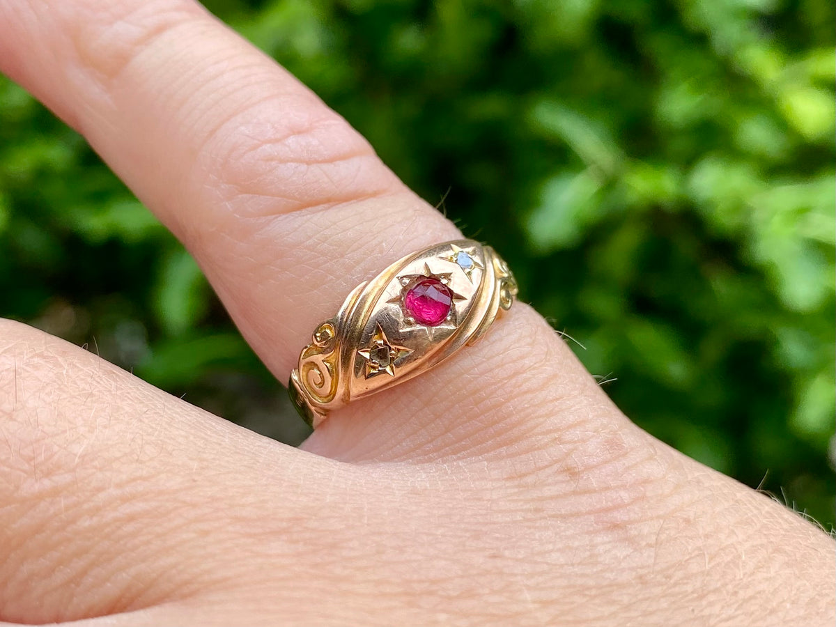Antique 9ct Gold Garnet & Diamond Ring