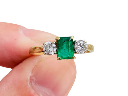 Vintage 18ct Gold Emerald & Diamond Ring