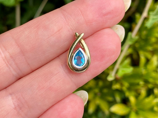 9ct Gold Topaz Pendant