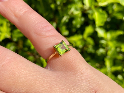9ct Gold Peridot Ring