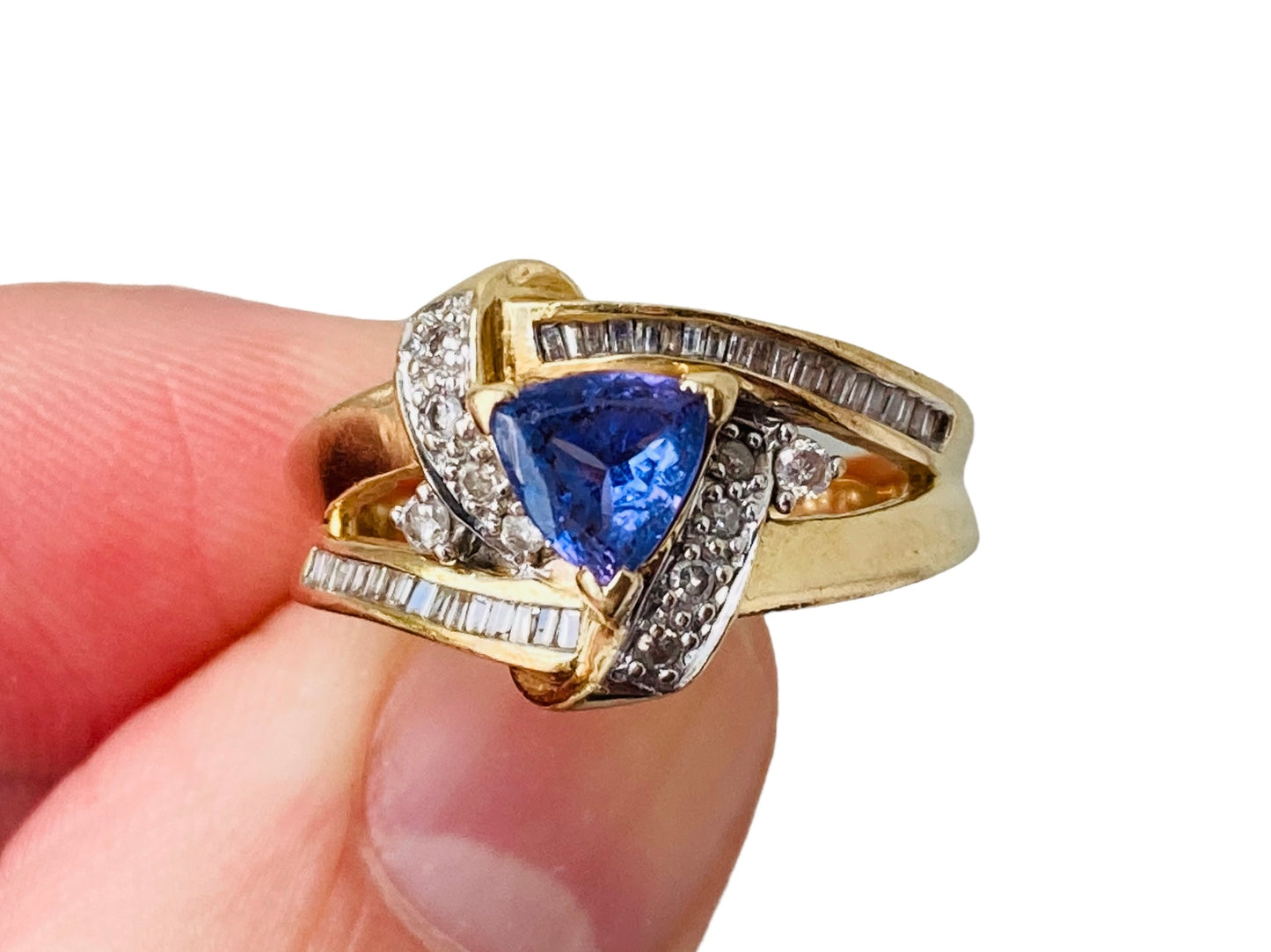 14ct Gold Tanzanite & Diamond Ring