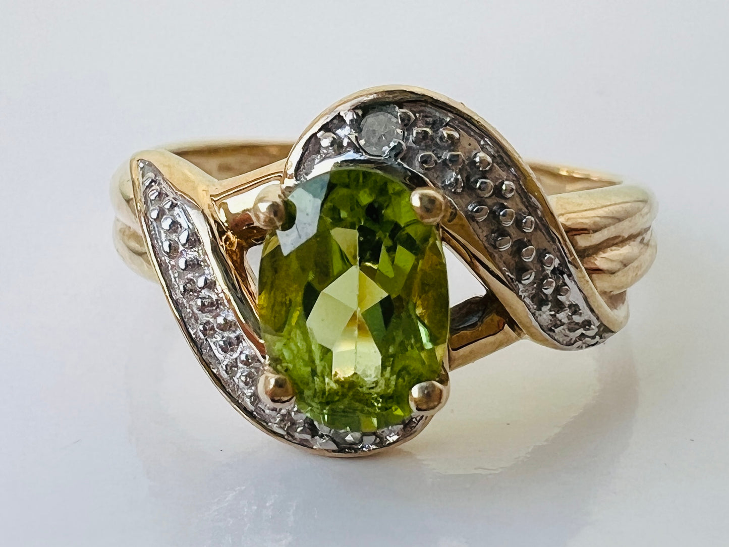9ct Gold Peridot & Diamond Ring