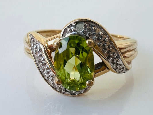9ct Gold Peridot & Diamond Ring