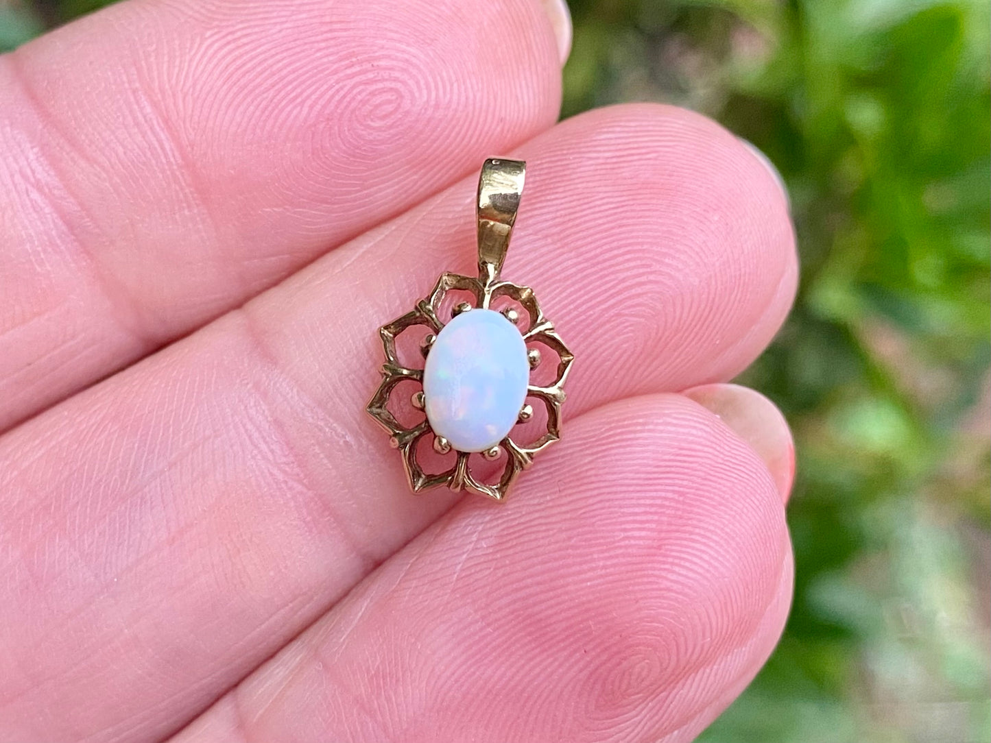 9ct Gold Opal Pendant