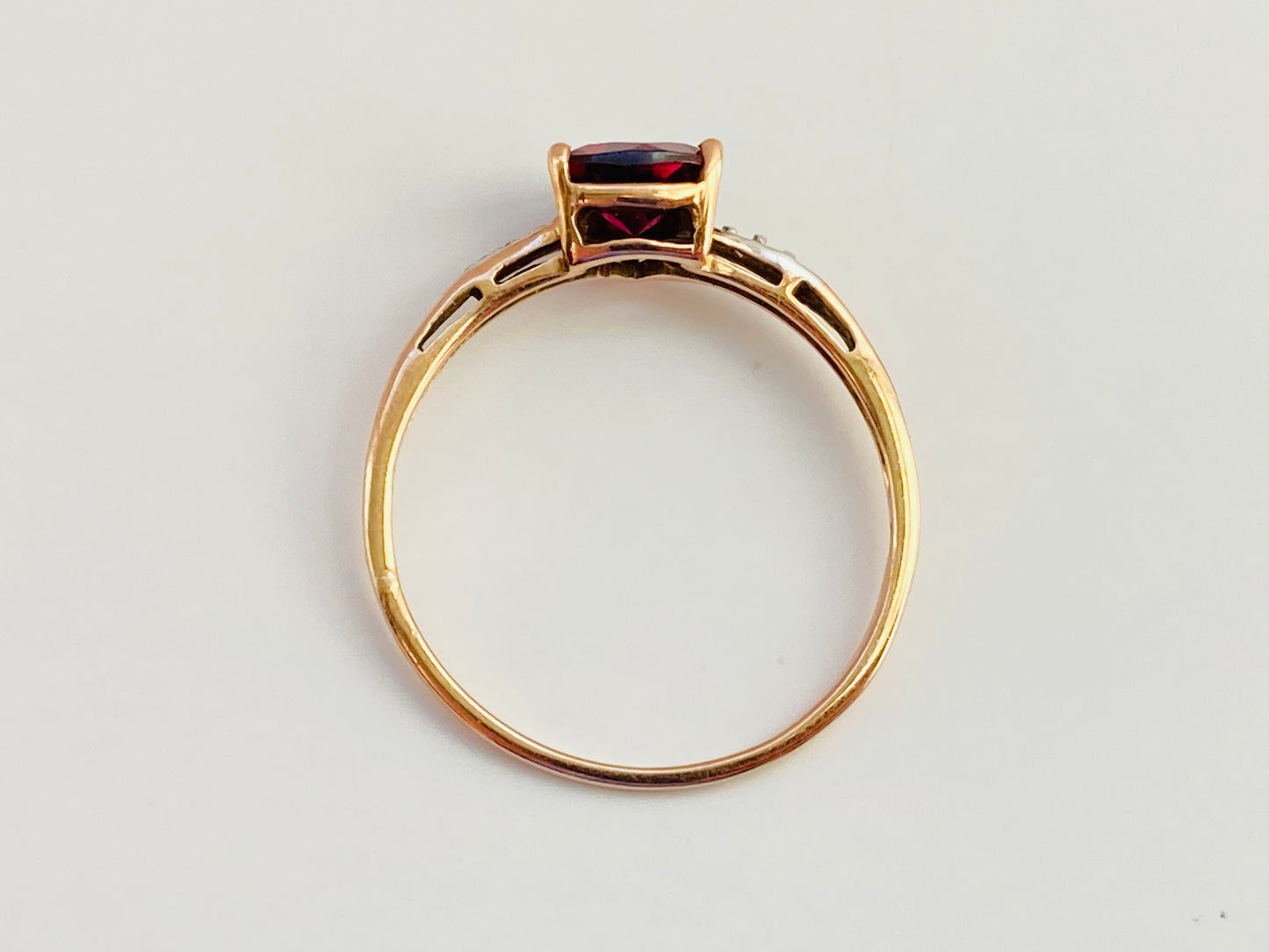 9ct Gold Garnet & Diamond Ring