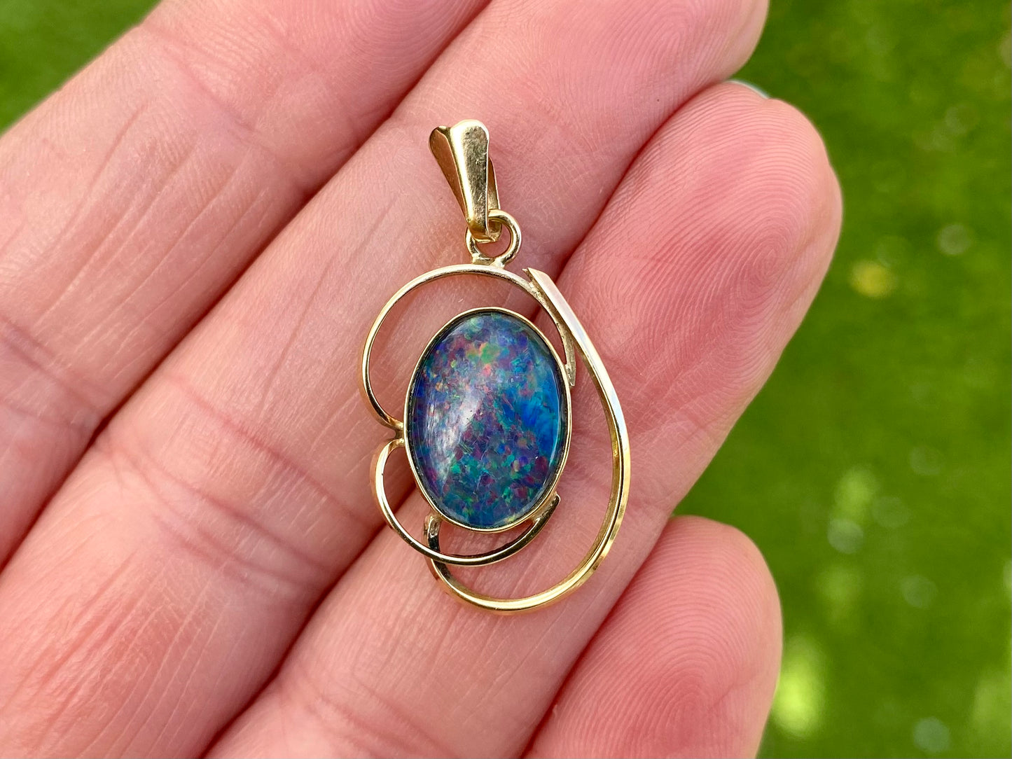 Vintage 9ct Gold Opal Pendant