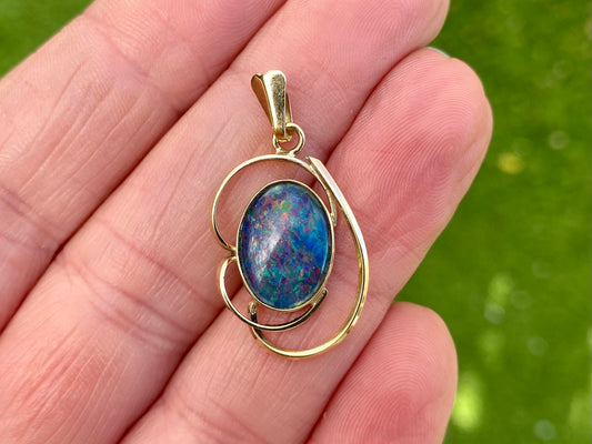 Vintage 9ct Gold Opal Pendant