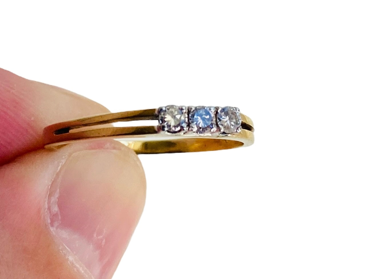 Vintage 18ct Gold Three-Stone Diamond Ring