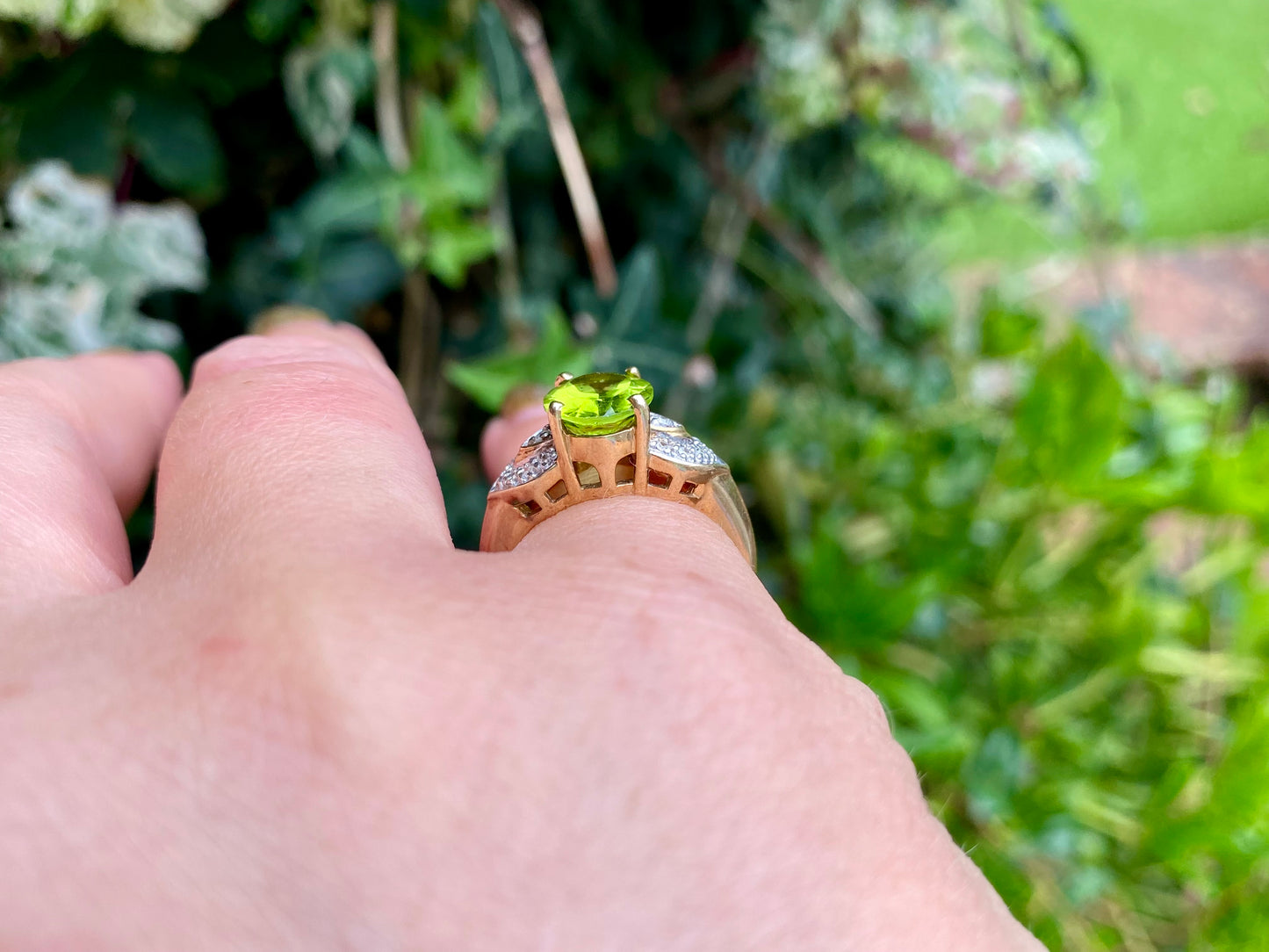 9ct Gold Peridot & Diamond Ring