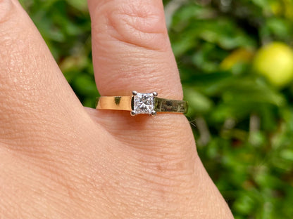 18ct Gold Diamond Solitaire Ring
