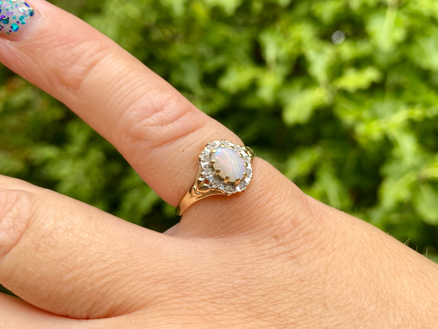 Vintage 9ct Gold Opal & Diamond Ring