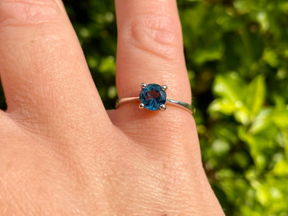 9ct Gold London Blue Topaz Ring