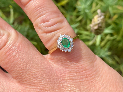 Vintage 18ct Gold Emerald & Diamond Ring