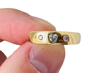 18ct Gold Diamond Heart Ring