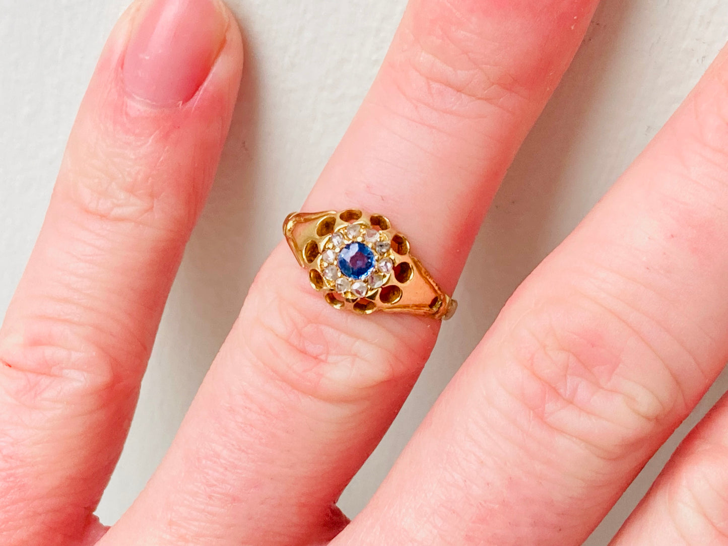 Antique 18ct Gold Sapphire & Diamond Ring