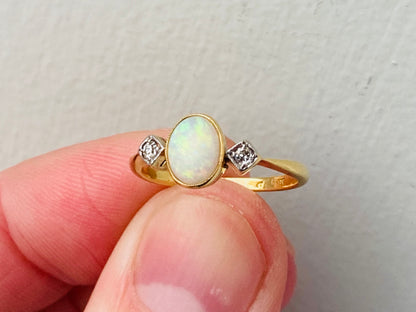 Antique 18ct Gold Opal & Diamond Ring