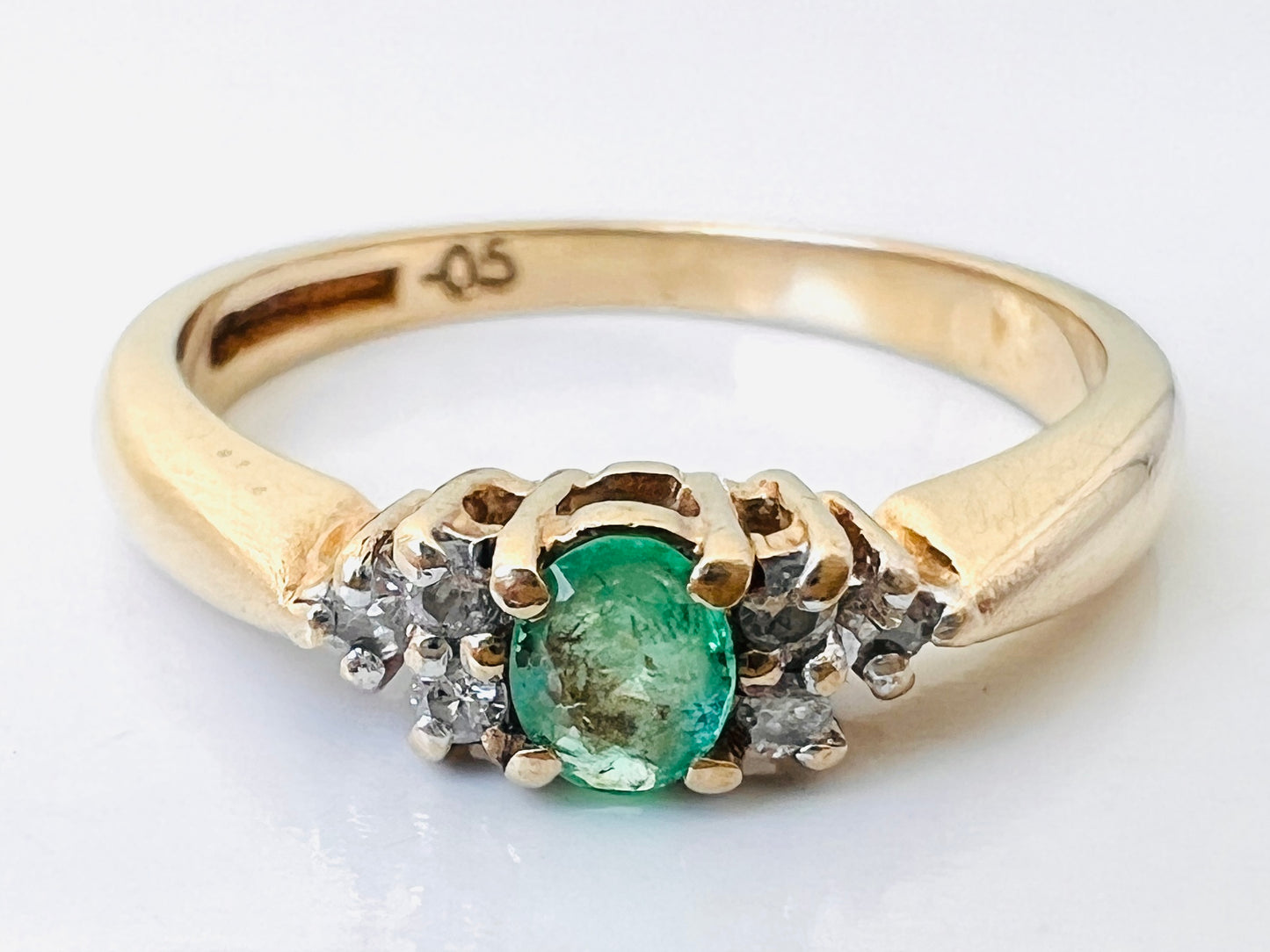 Vintage 9ct Gold Emerald & Diamond Ring