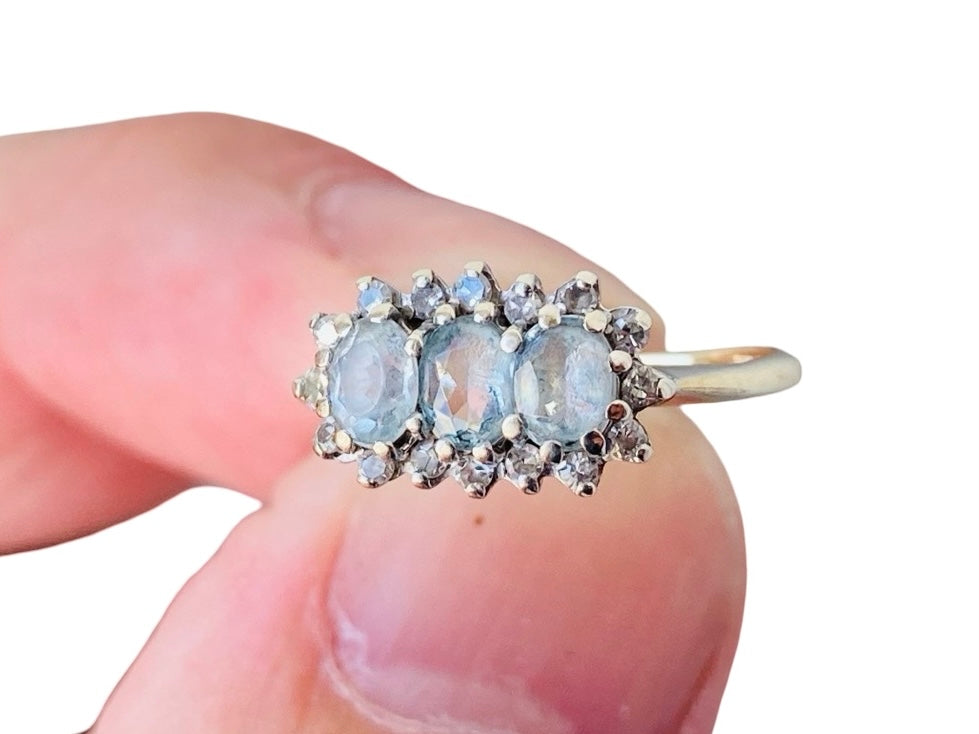 Vintage 9ct Gold Aquamarine & Diamond Ring