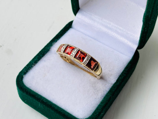 9ct Gold Garnet & Diamond Ring