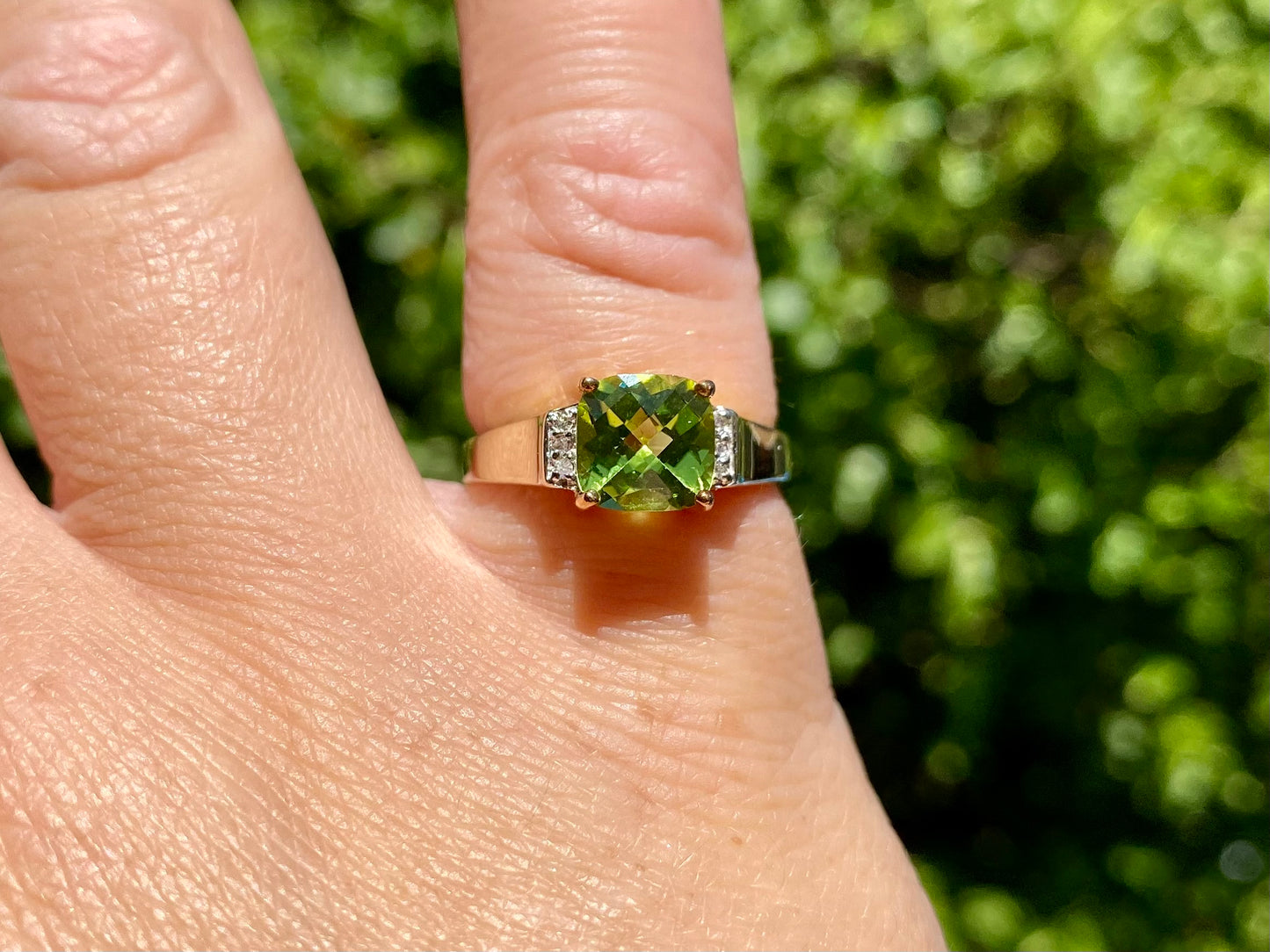 9ct Gold Peridot & Diamond Ring