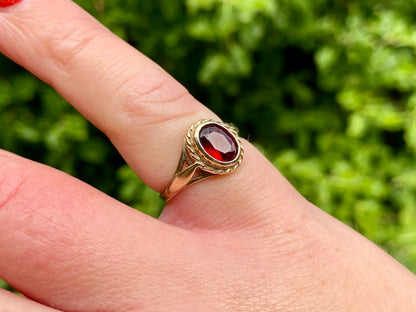 9ct Gold Garnet Ring