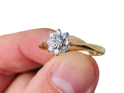 Vintage 9ct Gold Diamond Daisy Ring